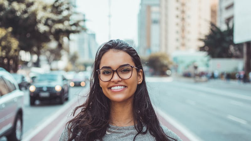 Profilkarte mit klarer Positionierung, Werten und wiedererkennbarer Bildsprache als Beispiel für Personal Branding