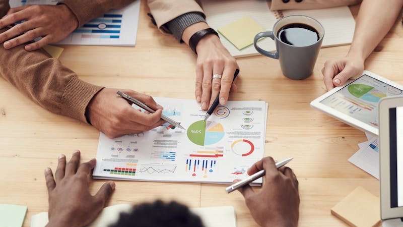 Vernetzte Plattformen einer Social-Media-Marketing-Agentur